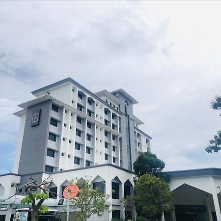 Raia Hotel Kota Kinabalu Exterior foto